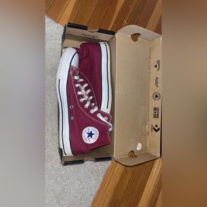 Converse- size women 10 men 8